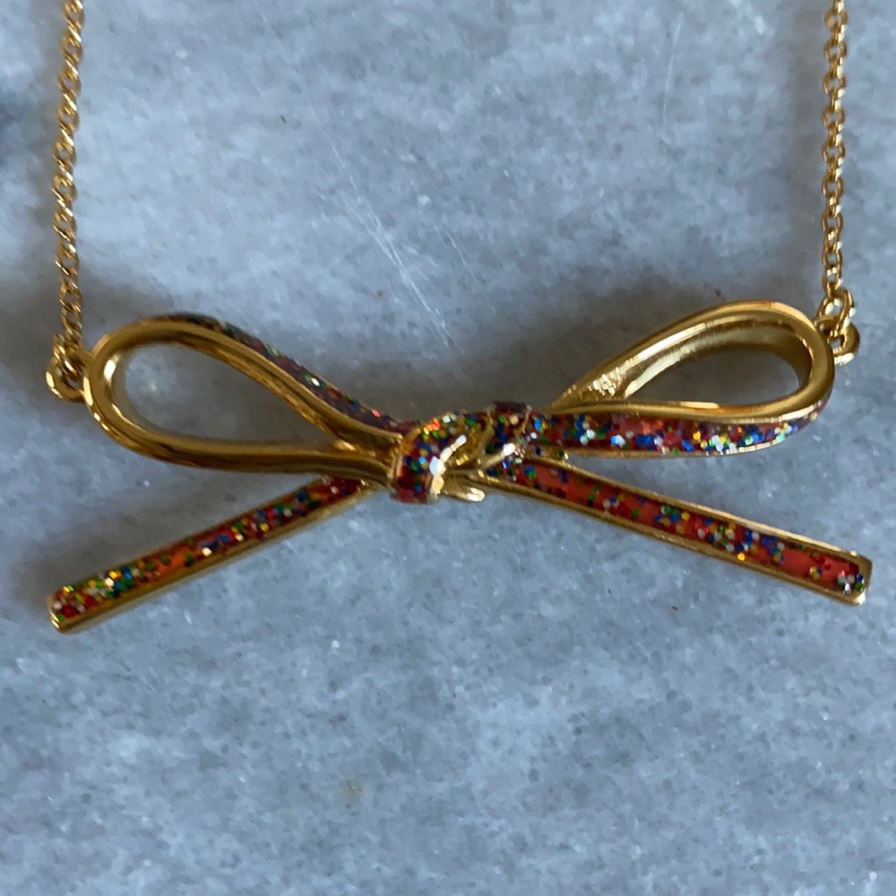 Bow necklace